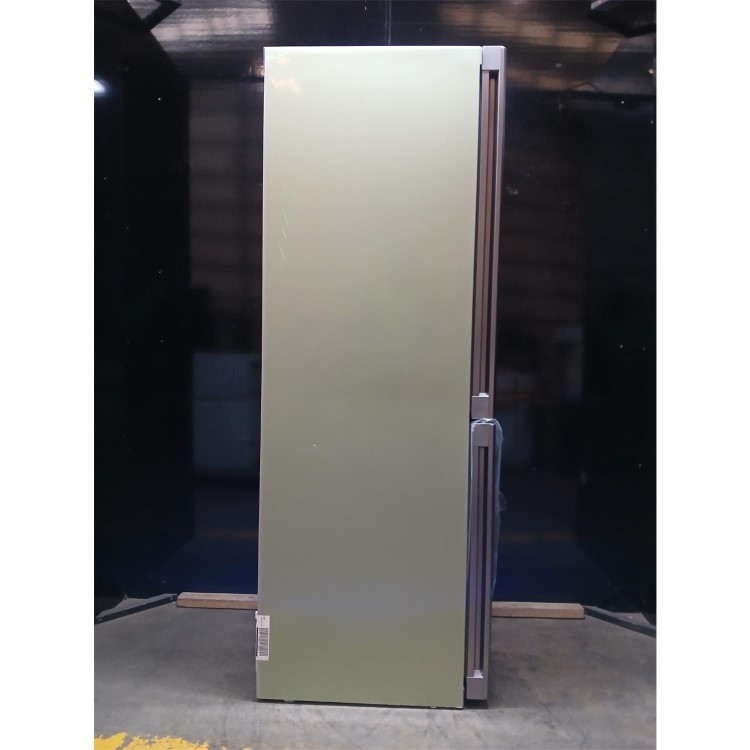 GRADE A2 - Liebherr 330 Litre 60/40 Freestanding Fridge Freezer With Easy Fresh - Silver