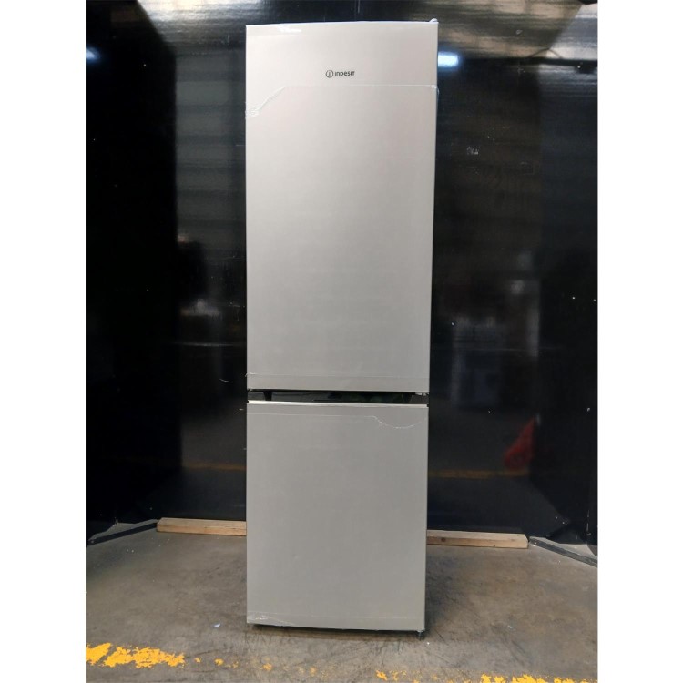 GRADE A2 - Indesit 250 Litre 70/30 Freestanding Fridge Freezer - Silver