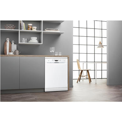 Hotpoint Extra Freestanding Dishwasher - ActiveDry White