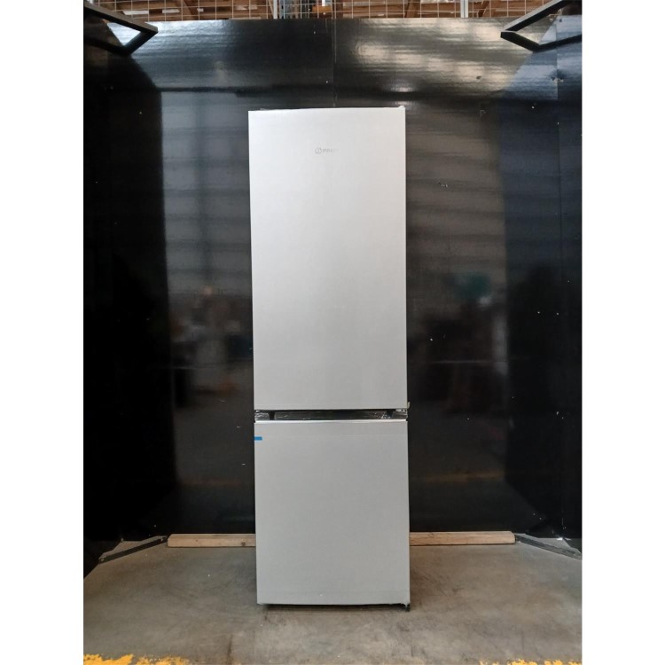 GRADE A2 - Indesit 262 Litre 70/30 Freestanding Fridge Freezer - Silver
