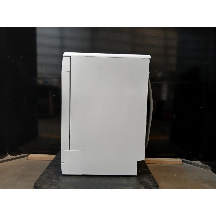 GRADE A2 - Indesit Freestanding Slimline Dishwasher - White