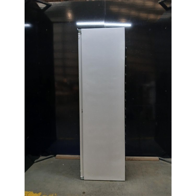 GRADE A2 - Haier Series 6 316 Litre Integrated In-Column Fridge