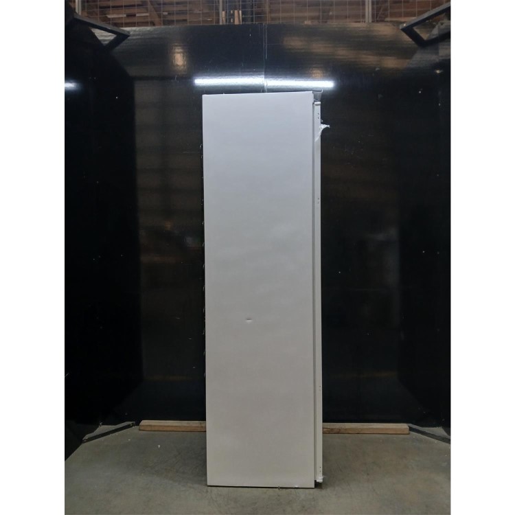 GRADE A2 - Haier Series 6 316 Litre Integrated In-Column Fridge