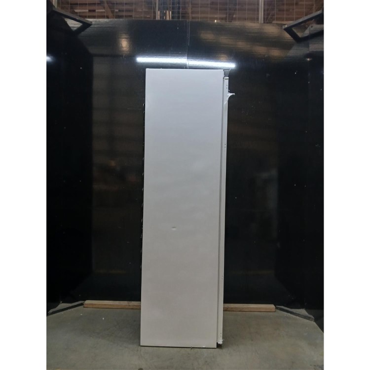 GRADE A2 - Haier Series 6 316 Litre Integrated In-Column Fridge