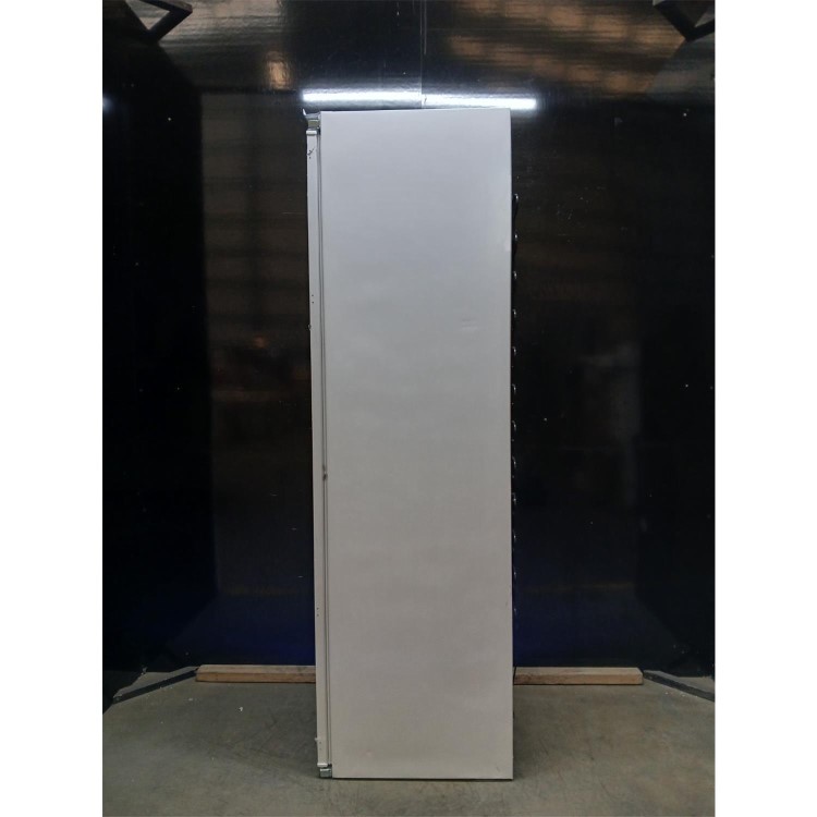 GRADE A2 - Haier Series 6 316 Litre Integrated In-Column Fridge