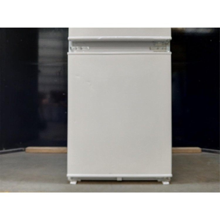 GRADE A2 - Hisense 246 Litre 177cm 70/30 Integrated Fridge Freezer with Sliding Door Hinge