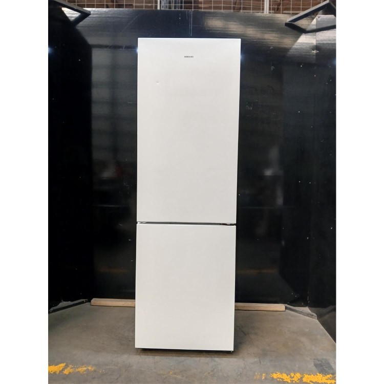 GRADE A2 - Samsung Series 5 344 Litre 70/30 Freestanding Fridge Freezer - White