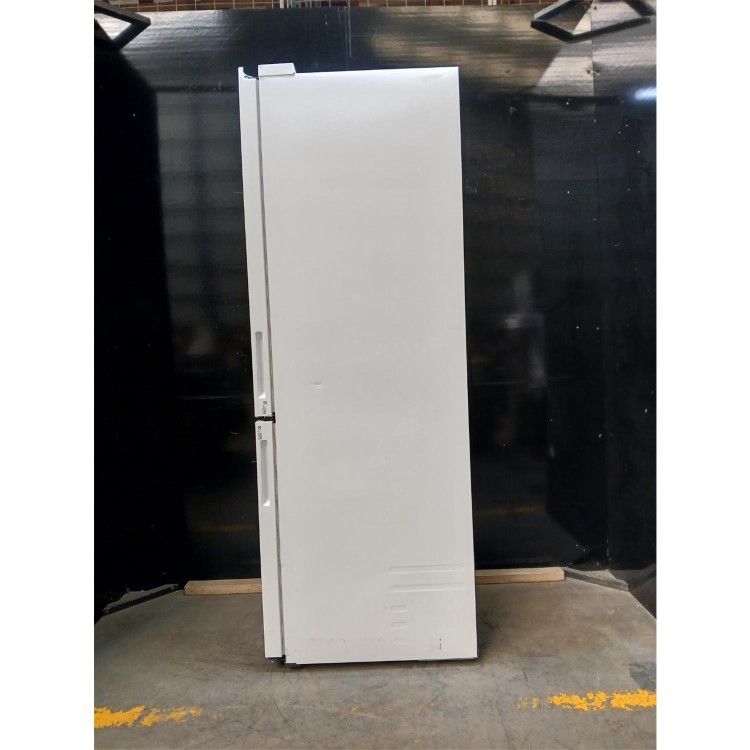 GRADE A2 - Samsung Series 5 344 Litre 70/30 Freestanding Fridge Freezer - White