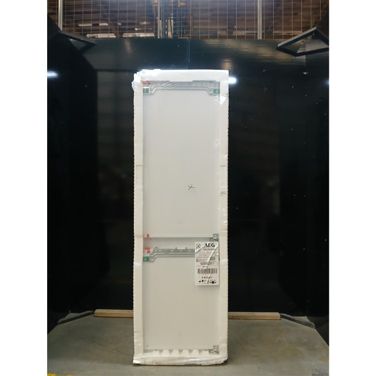 GRADE A2 - AEG Series 7000 244 Litre 177cm 70/30 Integrated Fridge Freezer with Fixed Door Hinge