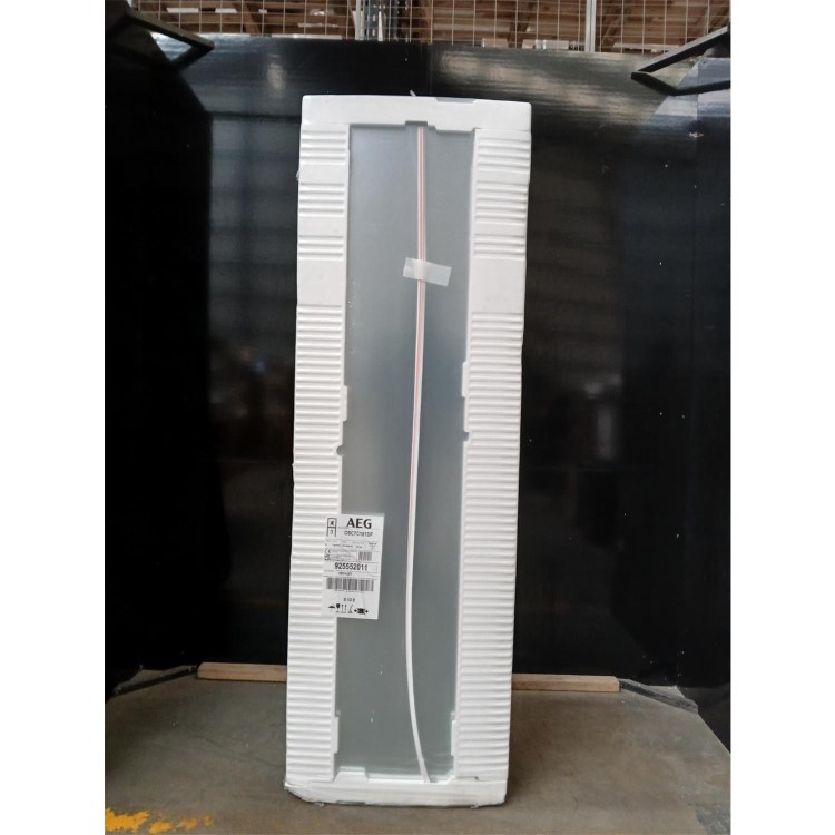 GRADE A2 - AEG Series 7000 244 Litre 177cm 70/30 Integrated Fridge Freezer with Fixed Door Hinge