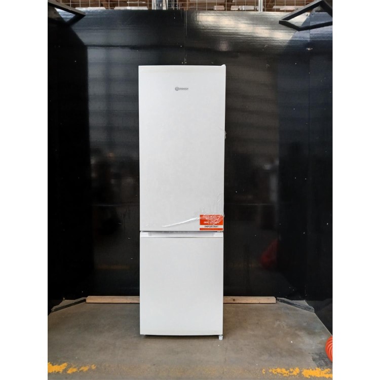 GRADE A2 - Indesit 262 Litre 70/30 Freestanding Fridge Freezer - White