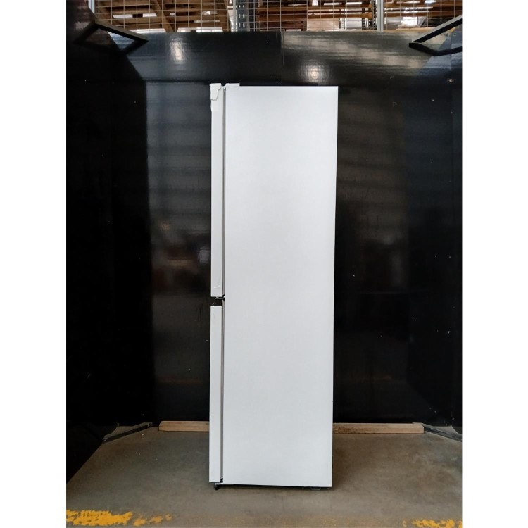 GRADE A2 - Hisense 256 Litre 50/50 Freestanding Fridge Freezer - White