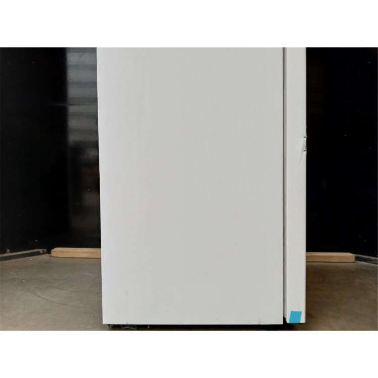 GRADE A2 - Hisense 256 Litre 50/50 Freestanding Fridge Freezer - White