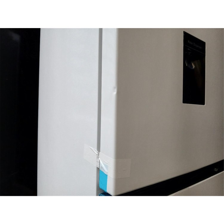 GRADE A2 - Hisense 256 Litre 50/50 Freestanding Fridge Freezer - White