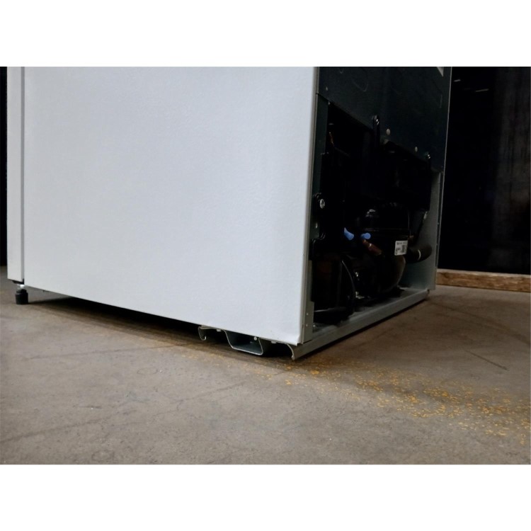 GRADE A2 - Hisense 256 Litre 50/50 Freestanding Fridge Freezer - White