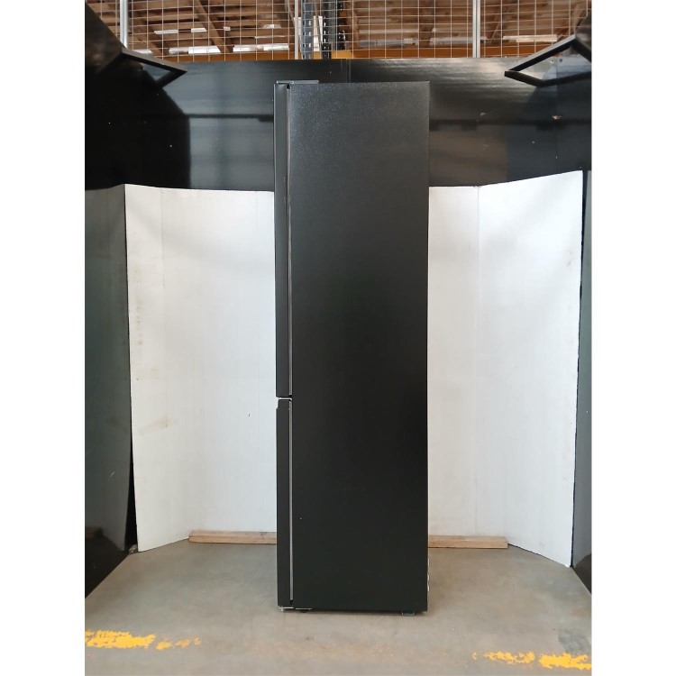 GRADE A2 - Hisense 336 Litre 60/40 Freestanding Fridge Freezer - Black