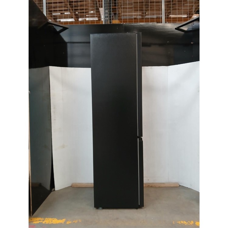GRADE A2 - Hisense 336 Litre 60/40 Freestanding Fridge Freezer - Black