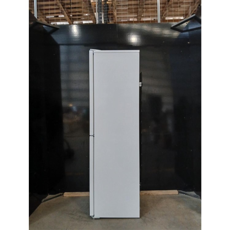 GRADE A2 - Indesit 287 Litre 50/50 Freestanding Fridge Freezer - White