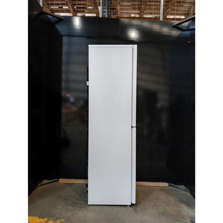 GRADE A2 - Indesit 287 Litre 50/50 Freestanding Fridge Freezer - White