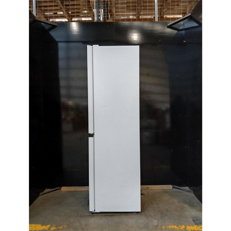 GRADE A2 - Hisense 256 Litre 50/50 Freestanding Fridge Freezer - White