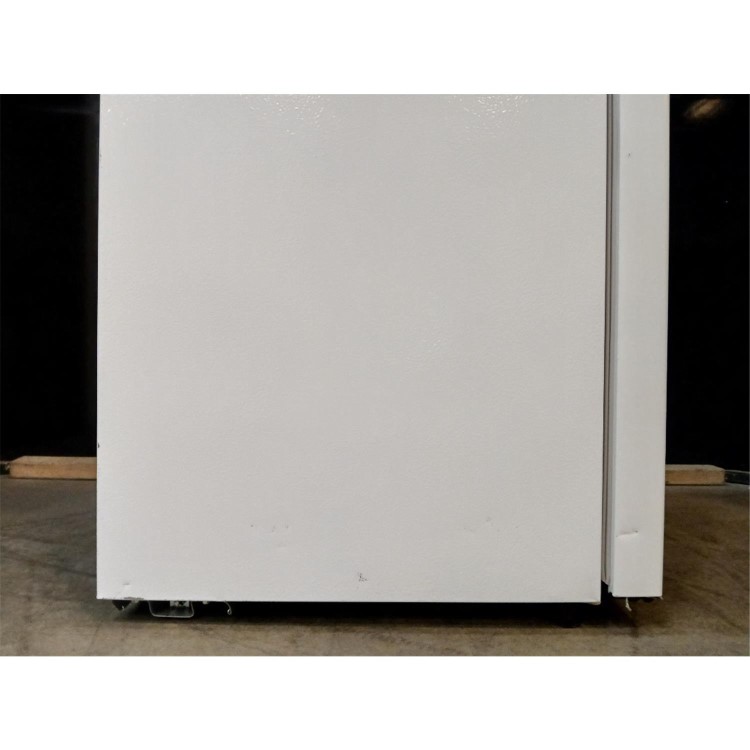 GRADE A2 - Hisense 256 Litre 50/50 Freestanding Fridge Freezer - White