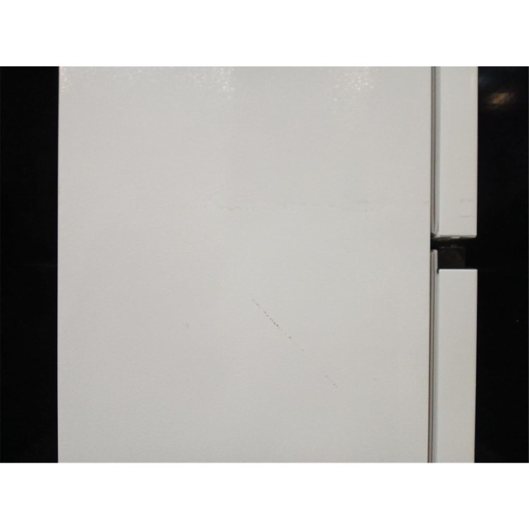 GRADE A2 - Hisense 256 Litre 50/50 Freestanding Fridge Freezer - White
