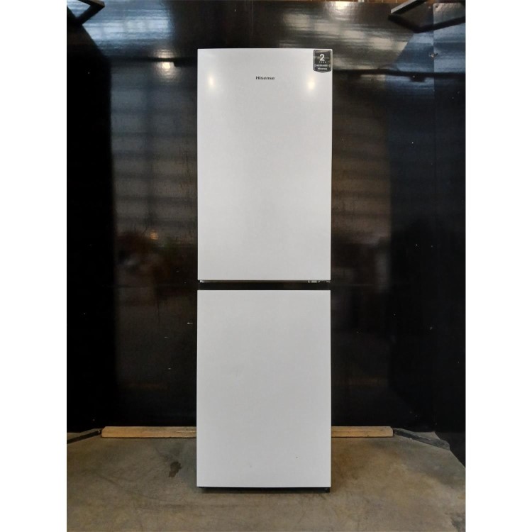 GRADE A2 - Hisense 256 Litre 50/50 Freestanding Fridge Freezer - White