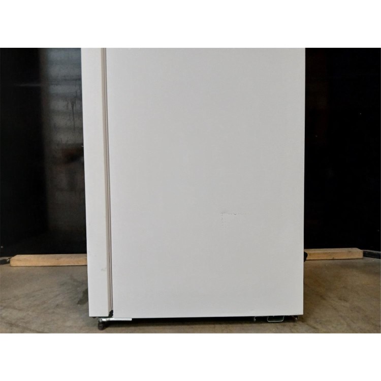 GRADE A2 - Hisense 256 Litre 50/50 Freestanding Fridge Freezer - White