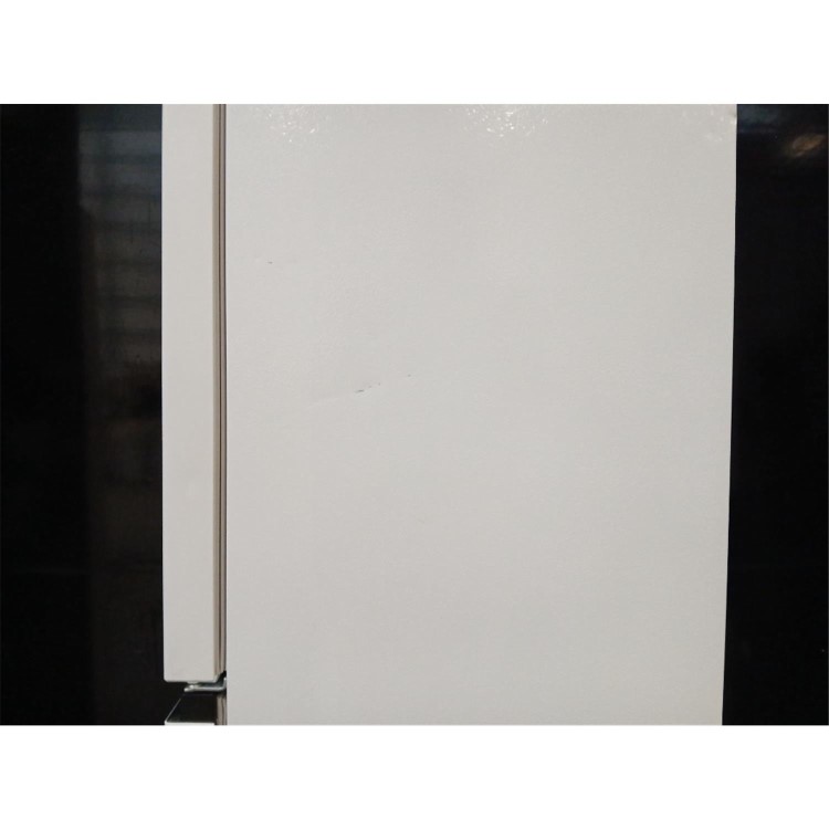 GRADE A2 - Hisense 256 Litre 50/50 Freestanding Fridge Freezer - White