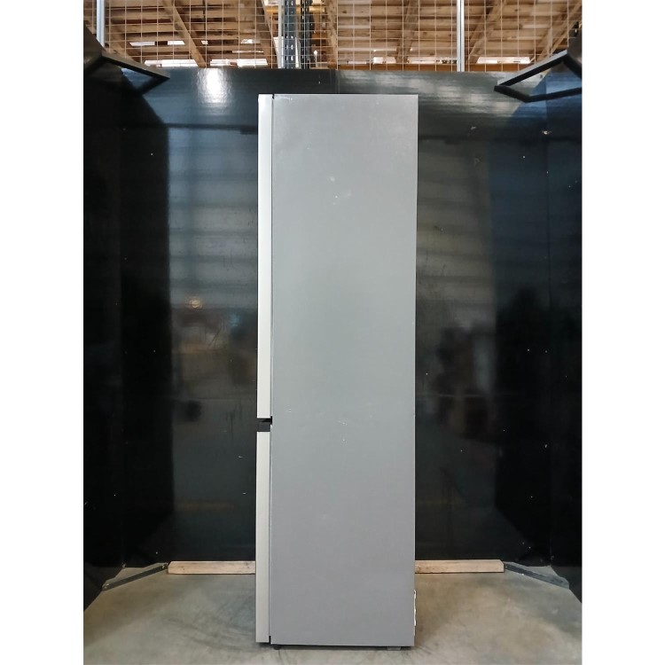 GRADE A2 - Hisense 336 Litre 60/40 Freestanding Fridge Freezer - Stainless Steel