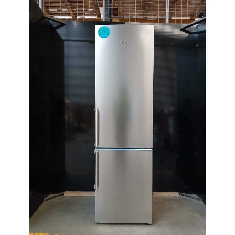 GRADE A2 - Siemens iQ500 363 Litre 70/30 Freestanding Fridge Freezer - Stainless Steel