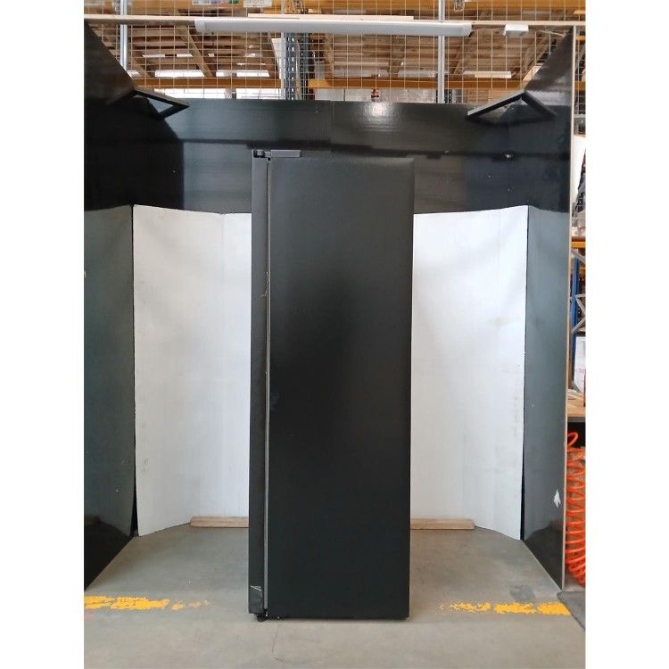 GRADE A2 - Hisense PureFlat 541 Litre Side-by-Side American Fridge Freezer - Black