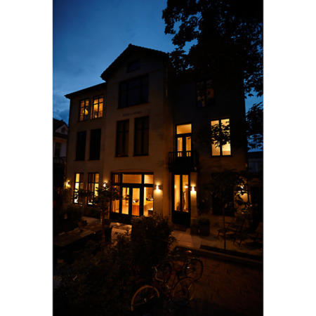 Philips Hue White 9.5W A60 Smart Bulb B22 Fitting