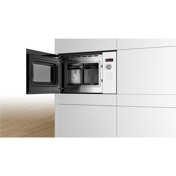 GRADE A1 - Bosch BFL553MW0B Serie 4 900W 25L Built-in Microwave Oven - White