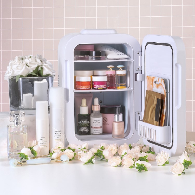 Refurbished electriQ EQ6LMINIBEAUTYFRIDGE 6 Litre Mini Portable Beauty Fridge with Mirror and LED Light