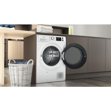 Refurbished Hotpoint NTM119X3EUK Freestanding Heat Pump 9KG Tumble Dryer White