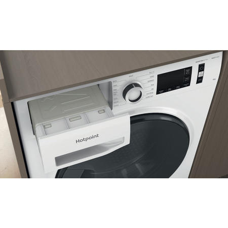 Refurbished Hotpoint NTM119X3EUK Freestanding Heat Pump 9KG Tumble Dryer White