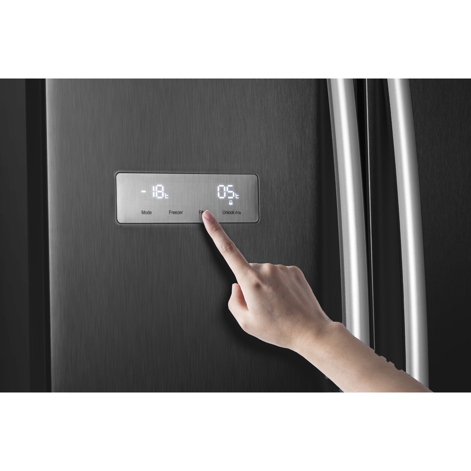 Hisense 578 Litre SideBySide American Fridge Freezer Black