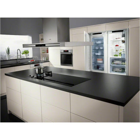 AEG AGN71200F0 Frost Free 1.2m Tall In-column Integrated Freezer