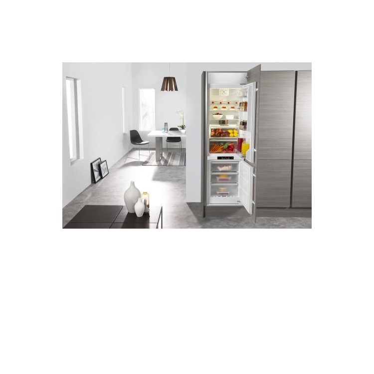 Whirlpool ART195/63APLUS/NF 70-30 Integrated Fridge Freezer