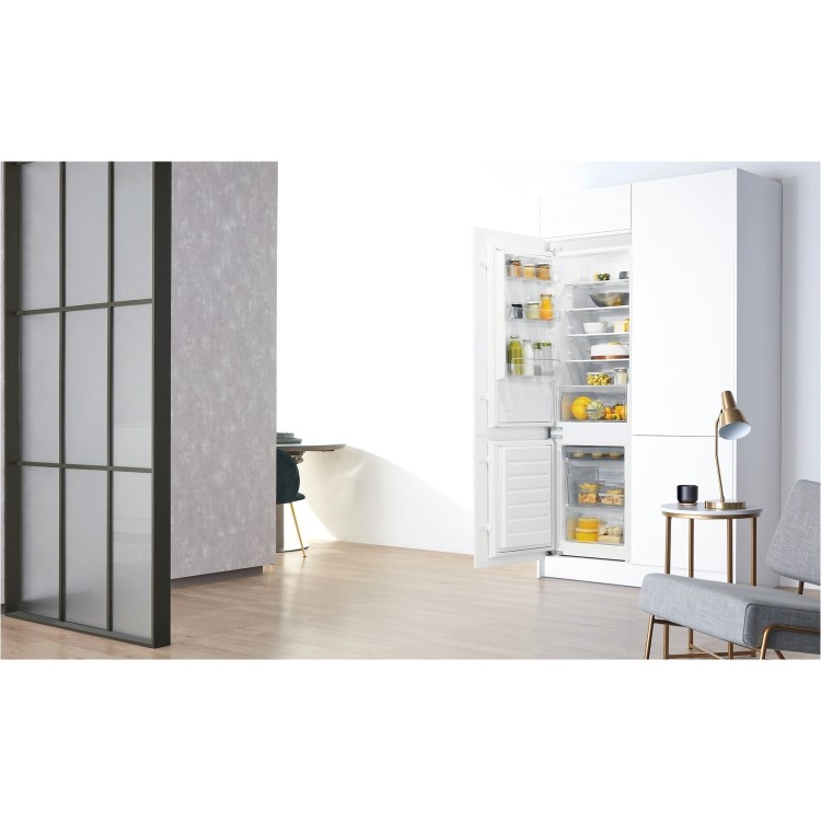Whirlpool 274 Litre 70/30 Integrated Fridge Freezer
