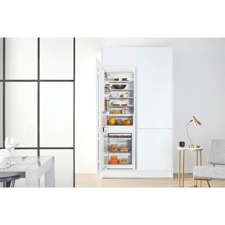 Whirlpool 274 Litre 70/30 Integrated Fridge Freezer