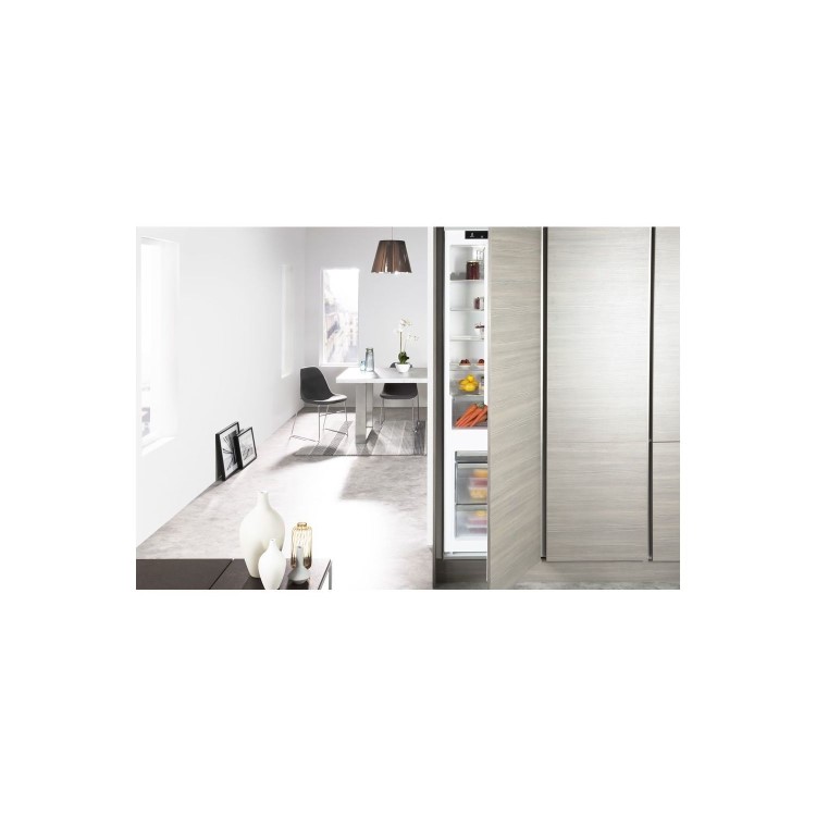 Whirlpool ART8910ASF 269 Litre Integrated Fridge Freezer 70/30 Split 177cm Tall Low Frost 54cm Wide - White