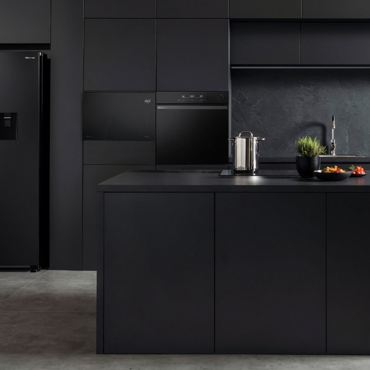Hisense Built-In 900W Microwave with Grill - Black