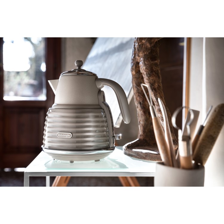 Refurbished Delonghi Scolpito 1.5L Kettle Beige