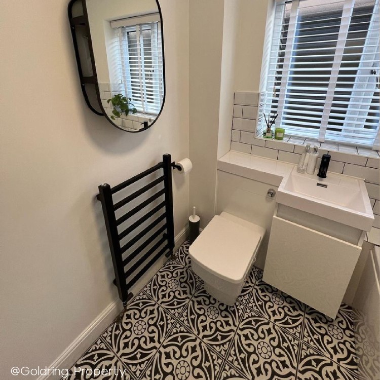 ALMOST PERFECT - Black Towel Radiator 800 x 500mm - Sonoran