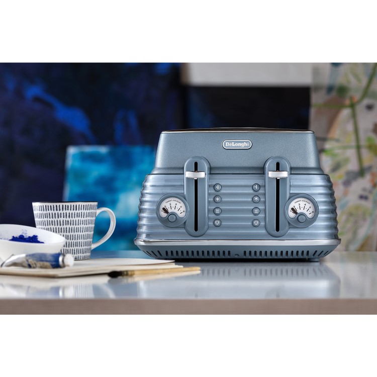 Delonghi Scolpito Kettle and Toaster Set - Azure Blue