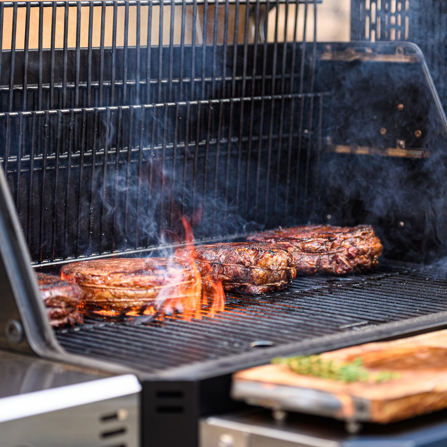 Masterbuilt Gravity Series 1050 Charcoal BBQ Grill with Starter