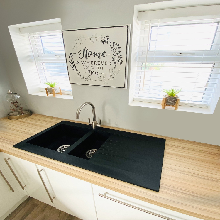 ALMOST PERFECT - 1.5 Bowl Black Composite Kitchen Sink with Reversible Drainer - Essence Amelia