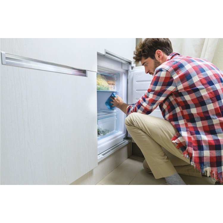 Refurbished Candy CBL3518FK Integrated 233 Litre 70/30 Fridge Freezer